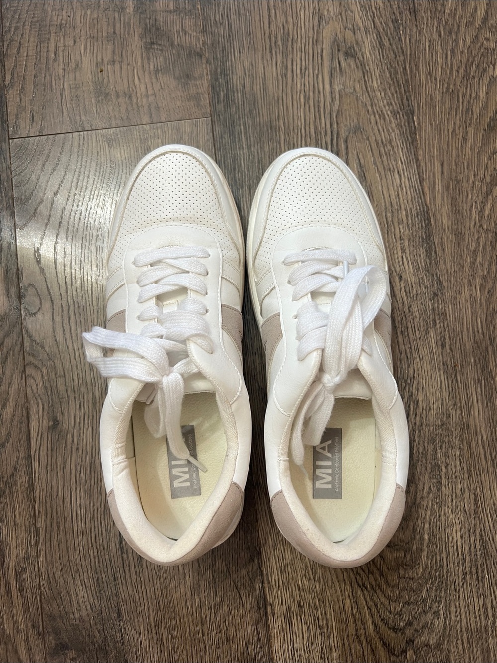 MIA Women's White Casual Lace-Up Sneakers - Size 8.5